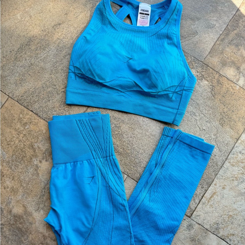 SOLD The OG gymshark apex leggings (XS) & sports bra (S) set analis x gymshark